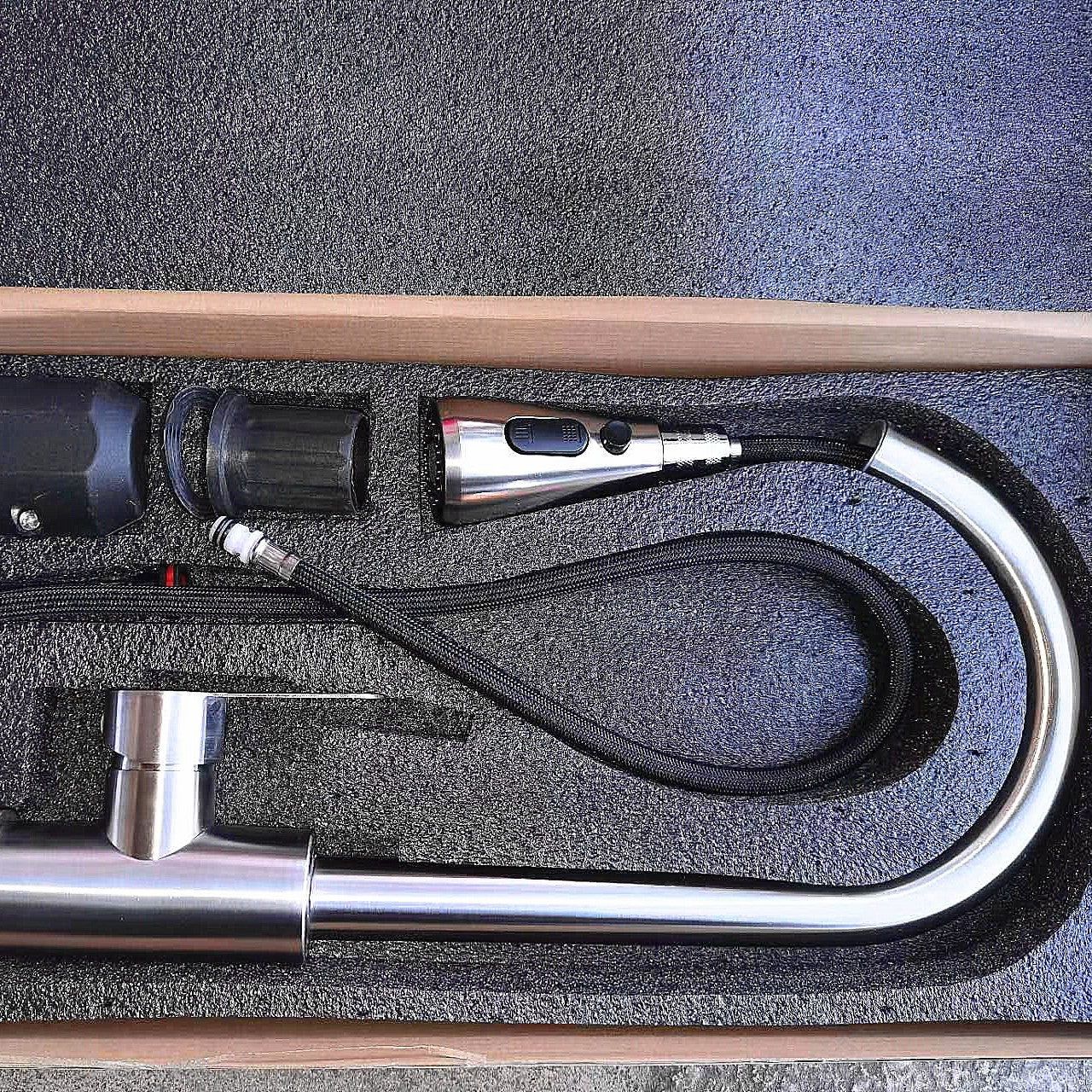 304 Stainless Steel Brushed Black Flat Tee Kitchen Sink Pull-out Hot And Cold Water Faucet