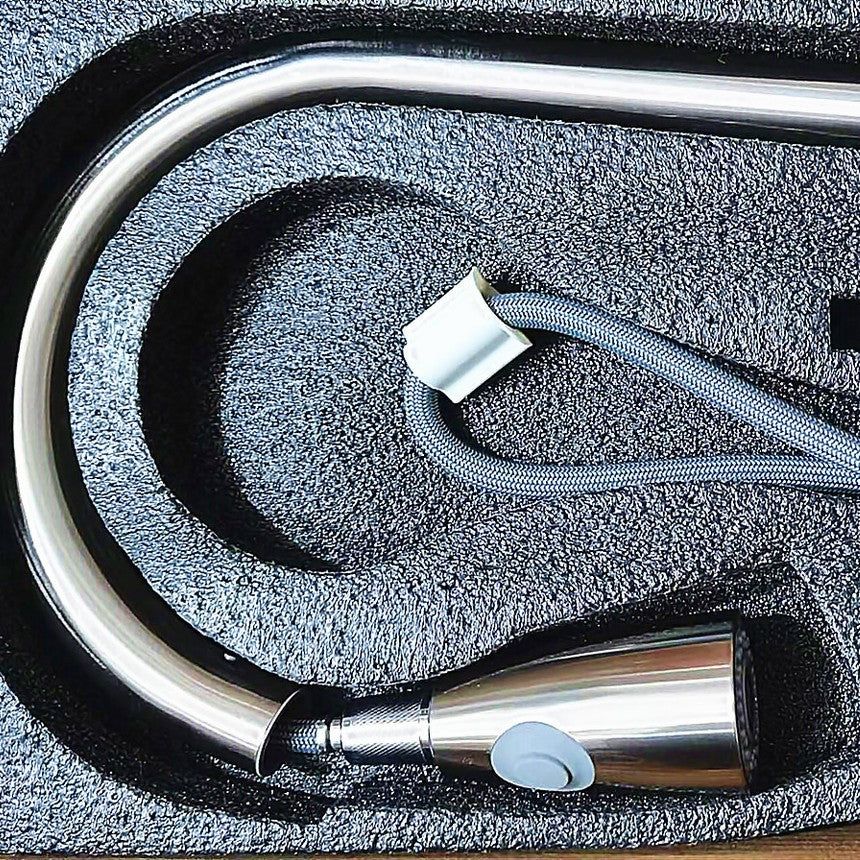 304 Stainless Steel Brushed Black Flat Tee Kitchen Sink Pull-out Hot And Cold Water Faucet